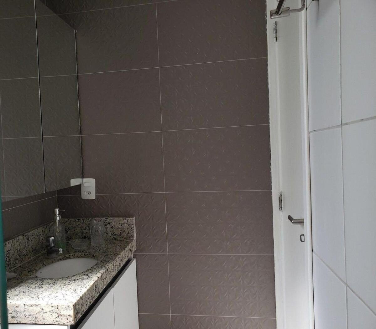 Apartamento moderno, equipado e confortável