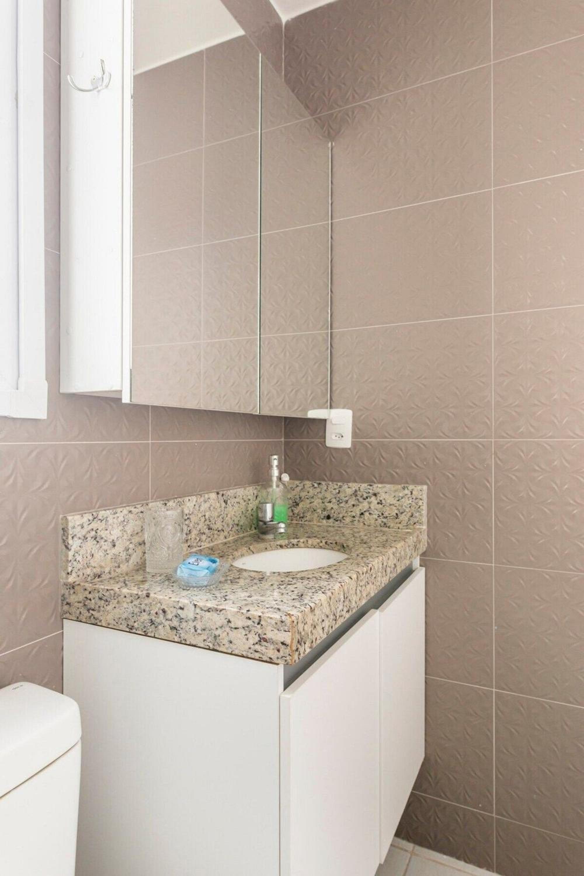 Apartamento moderno, equipado e confortável