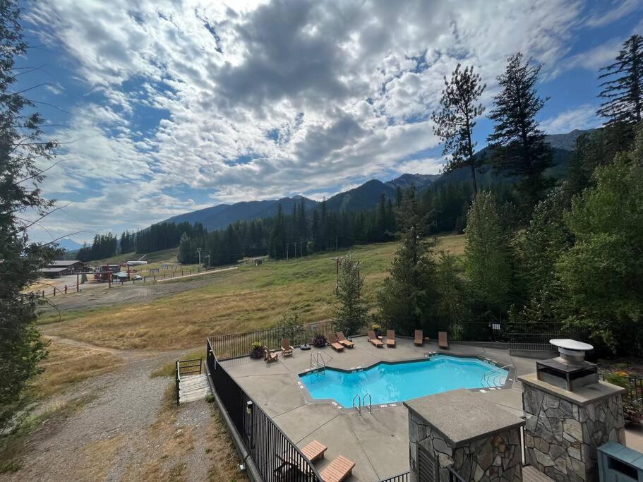 Snow Creek Lodge by StayIn