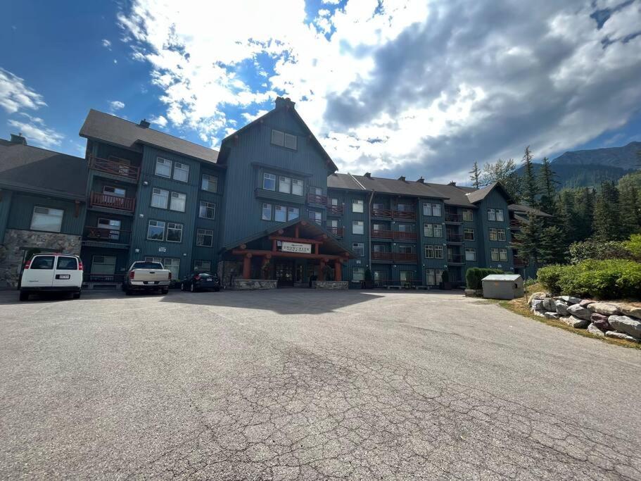 Fernie Vacations - Snow Creek Lodge by FantasticStay - Property Image 7