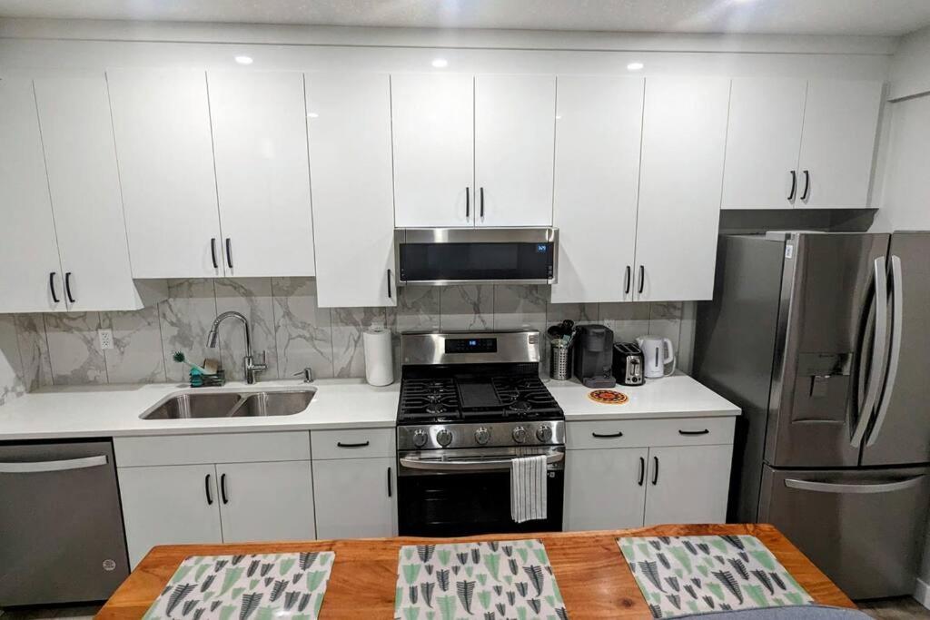Cozy basement for a lovely stay & perfect for WFH