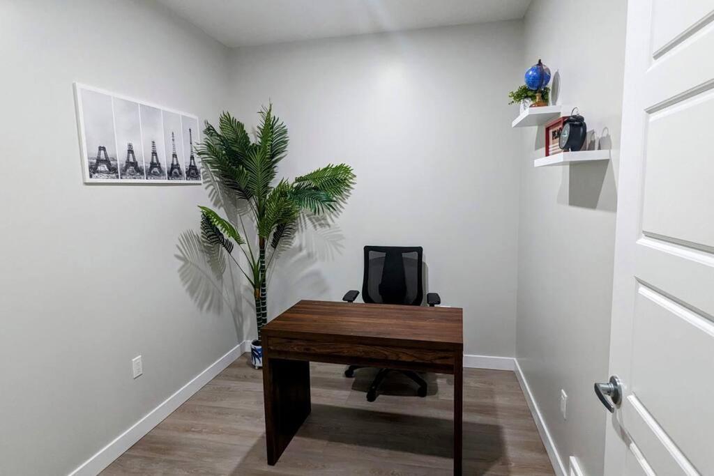 Cozy basement for a lovely stay & perfect for WFH