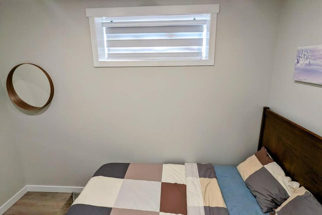 Cozy basement for a lovely stay & perfect for WFH