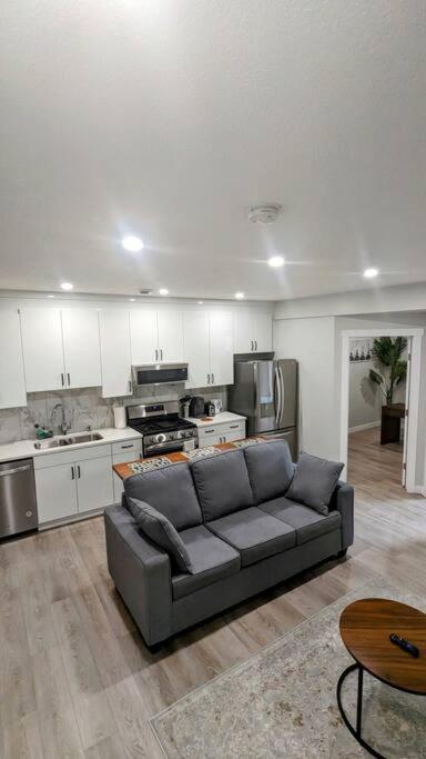Cozy basement for a lovely stay & perfect for WFH
