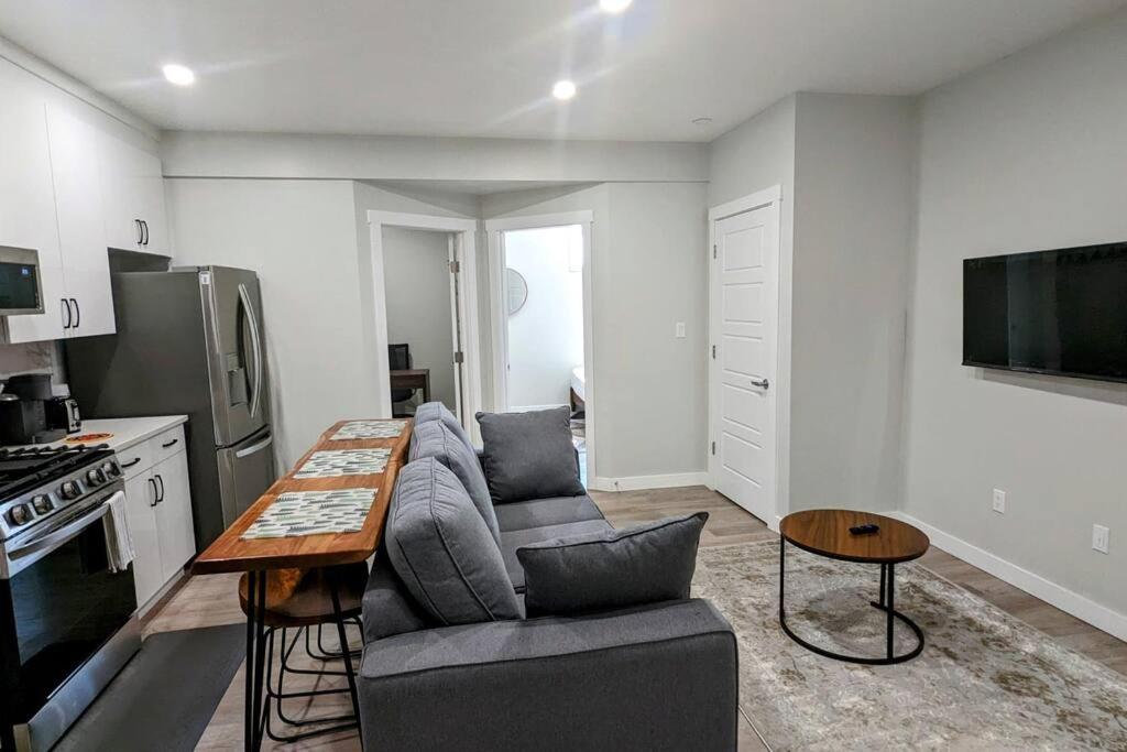 Cozy basement for a lovely stay & perfect for WFH