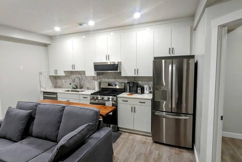Cozy basement for a lovely stay & perfect for WFH