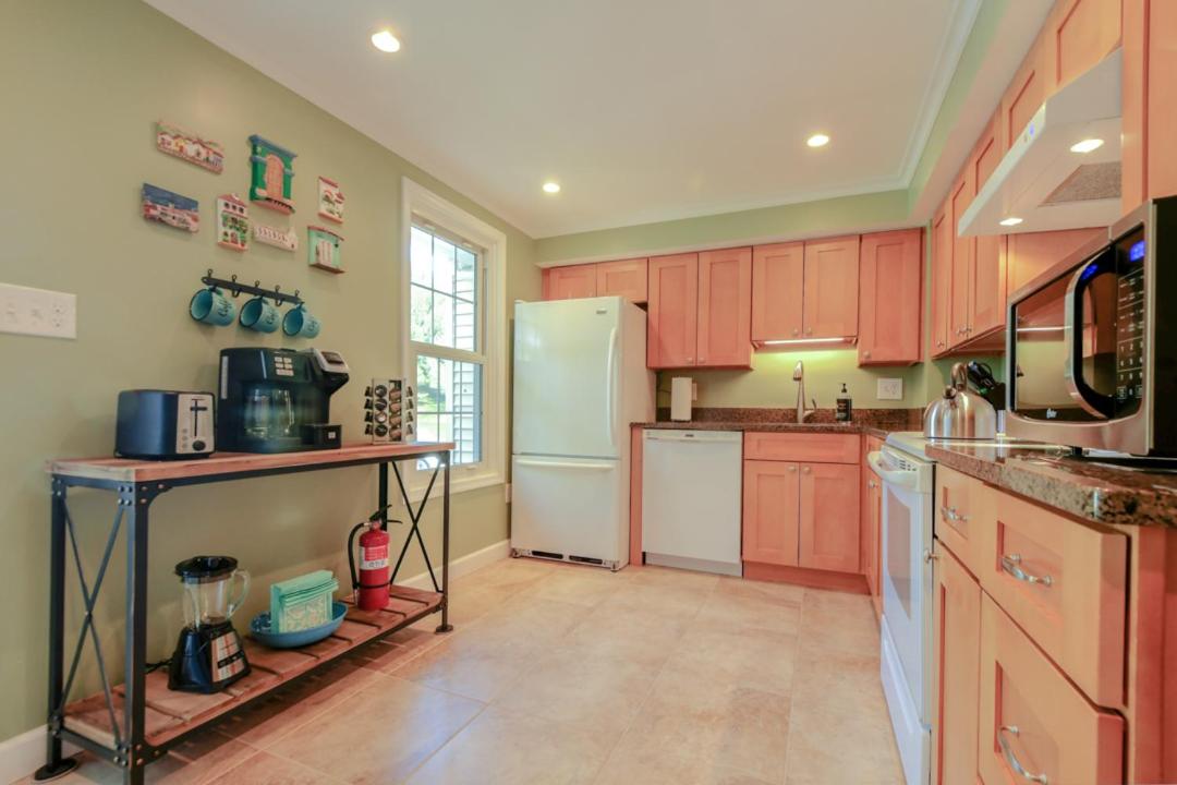 NEW! 3-story Townhome - Private, Self checkin, Quiet. view 3