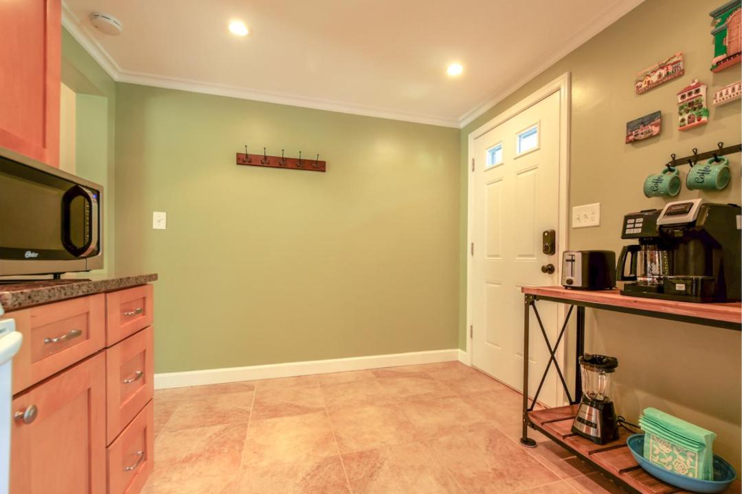 NEW! 3-story Townhome - Private, Self checkin, Quiet. view 4