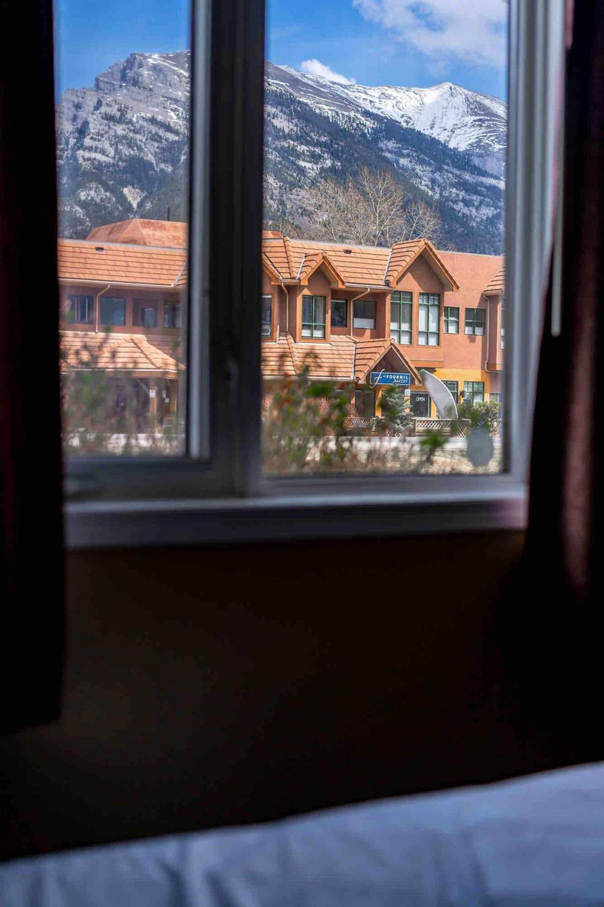Mountain view walk to all in Canmore Canada