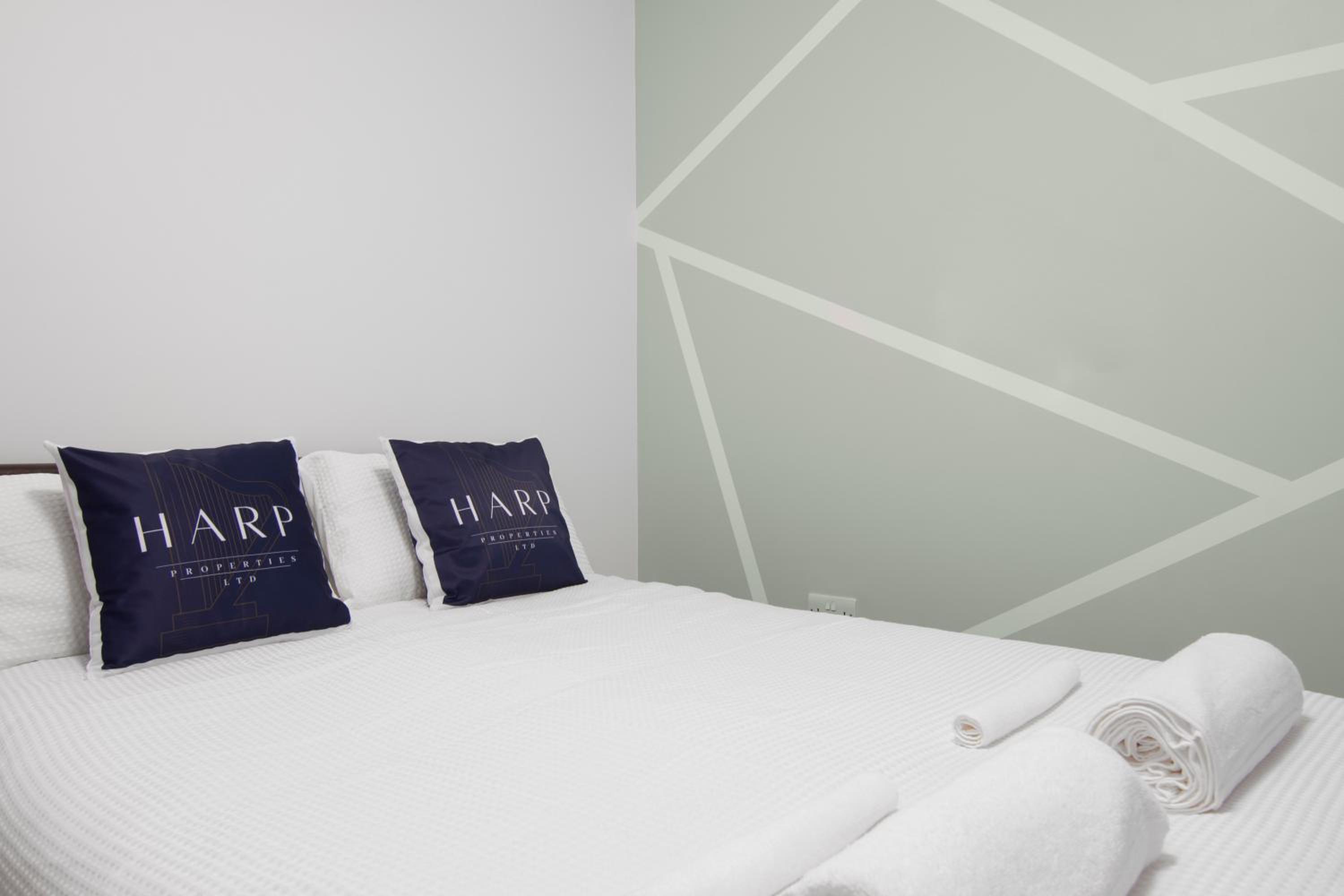 Luxury Apartment in Town Centre with Free Gated Parking view 3
