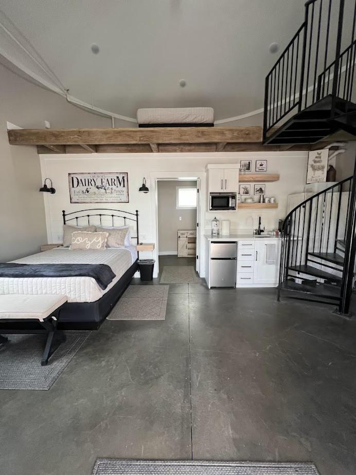 Honeymoon Silo Suite/ Walk to Zion Hot Springs view 4