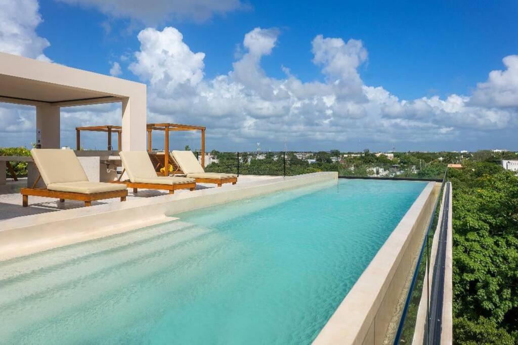 Great location 2 br apartment with rooftop pool! view 2