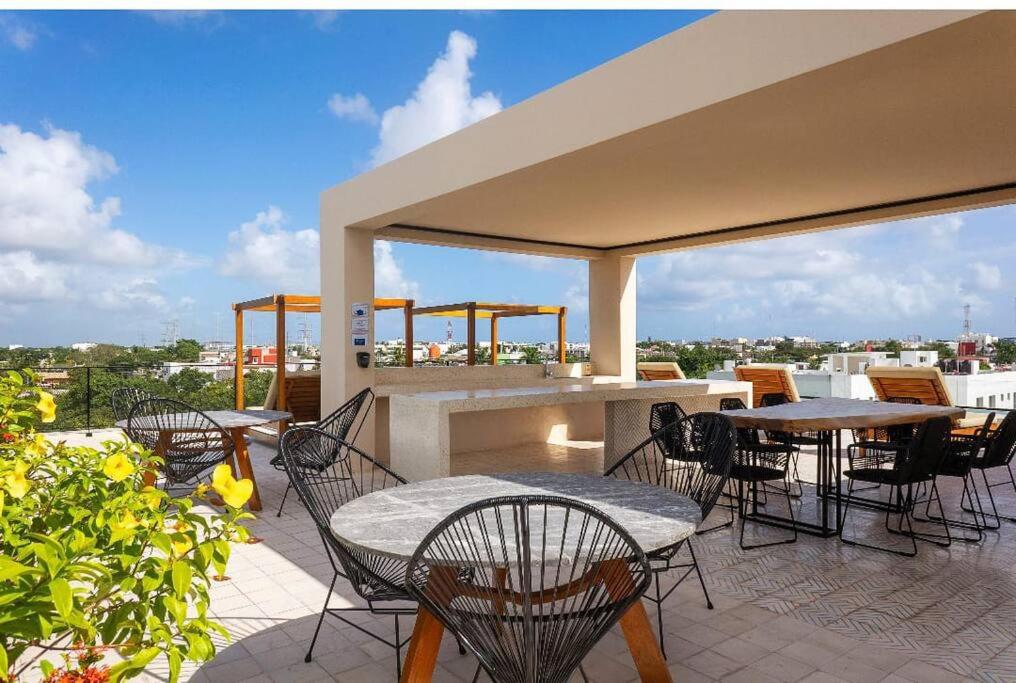 Great location 2 br apartment with rooftop pool! view 3