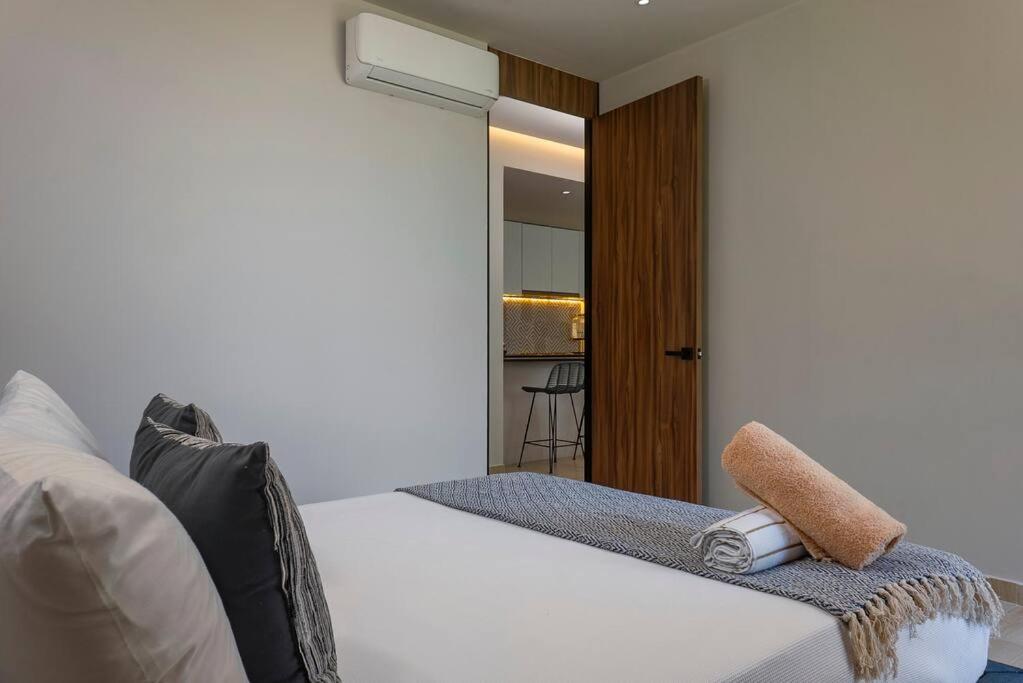 Great location 2 br apartment with rooftop pool! view 5
