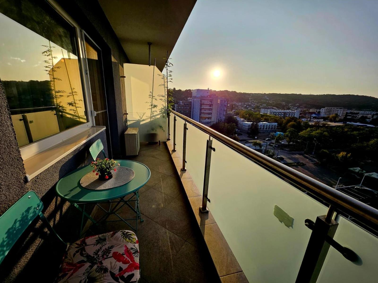 CENTRAL Apartment 84- free parking- spital Recuperare view 4