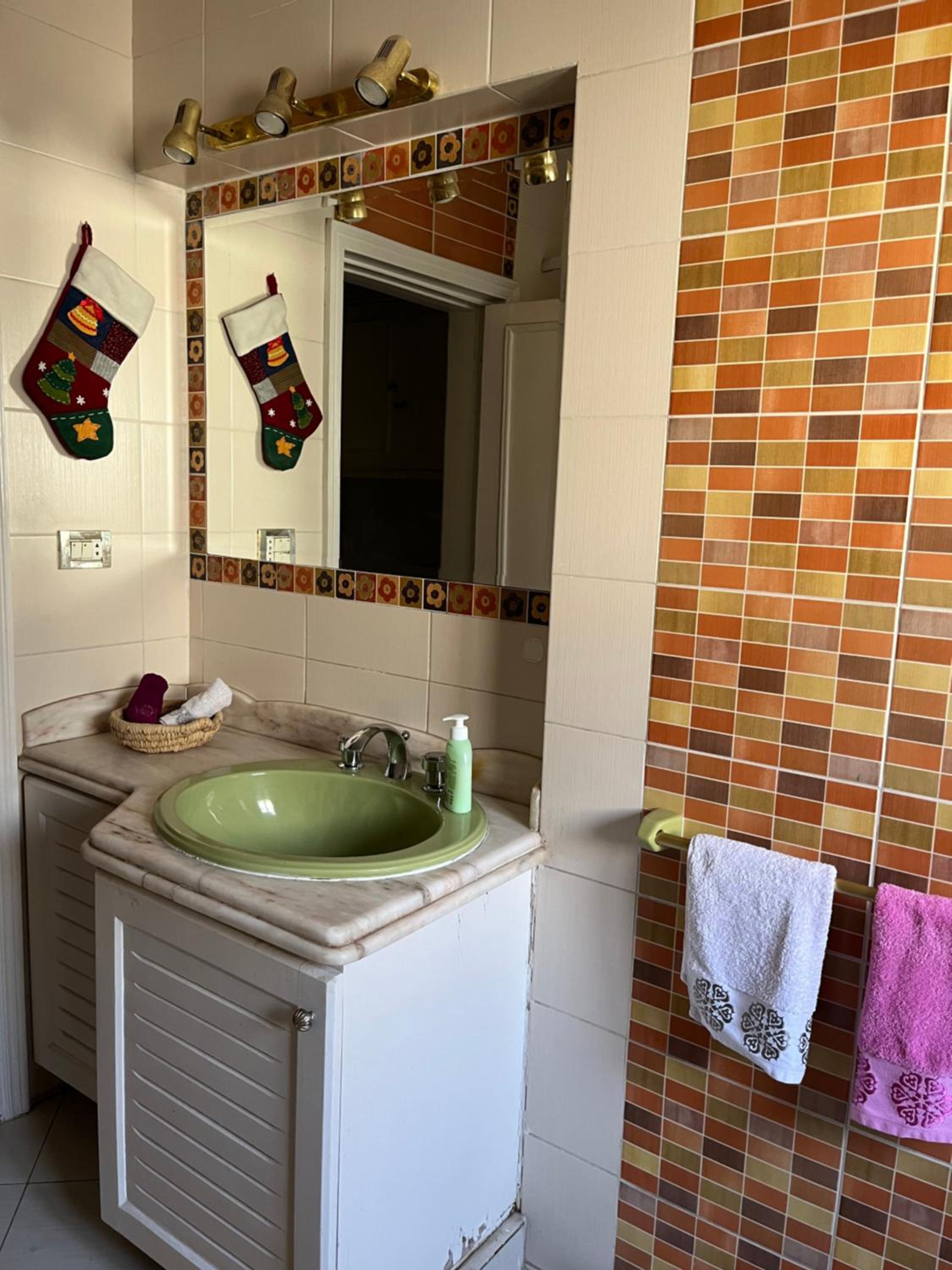 Lovely furnished 2-bedroom apartment with balcony