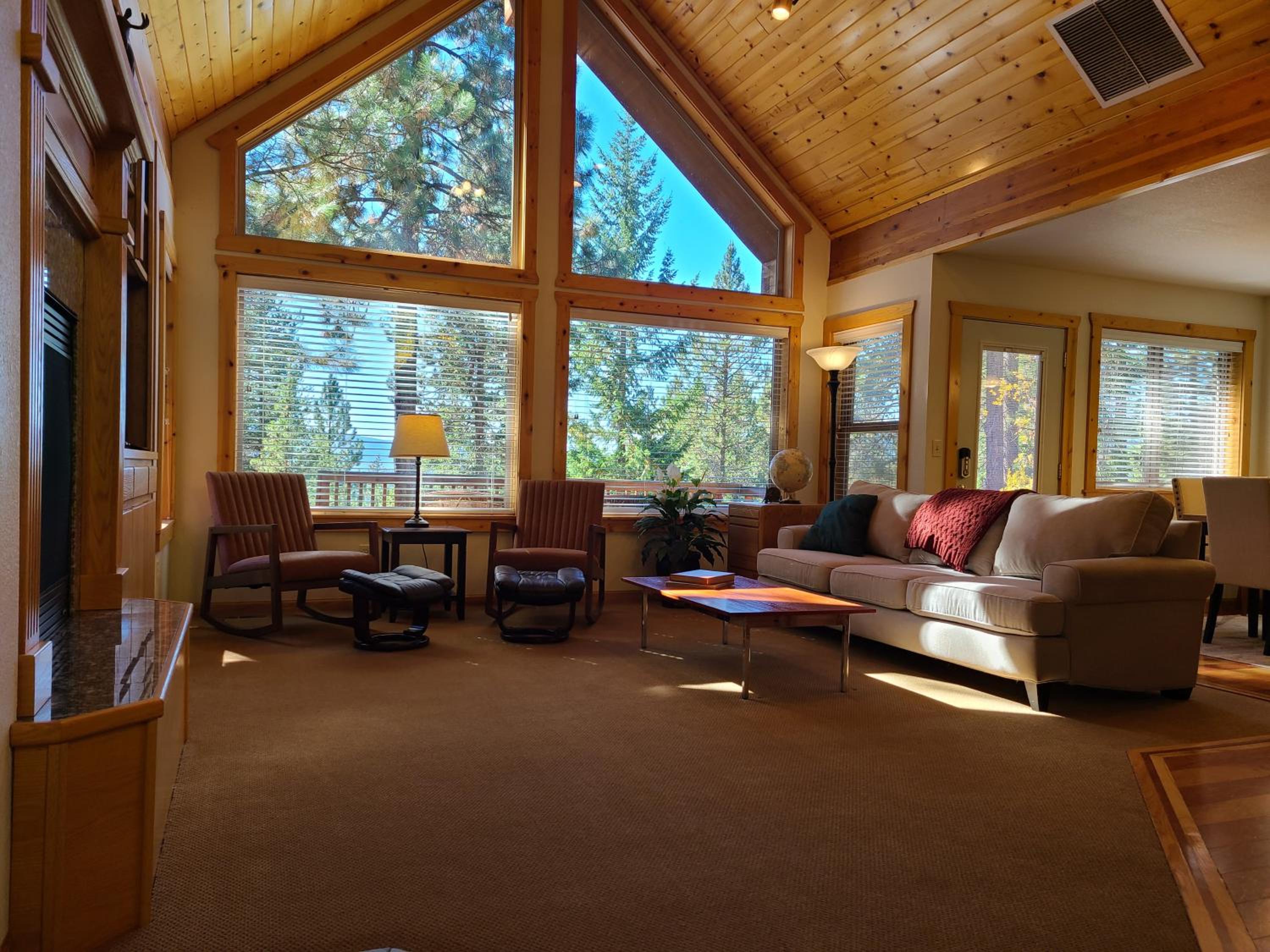 Large Mountain Home Near Crescent, Odell, and Crater Lakes. Family Reunion Home! view 2