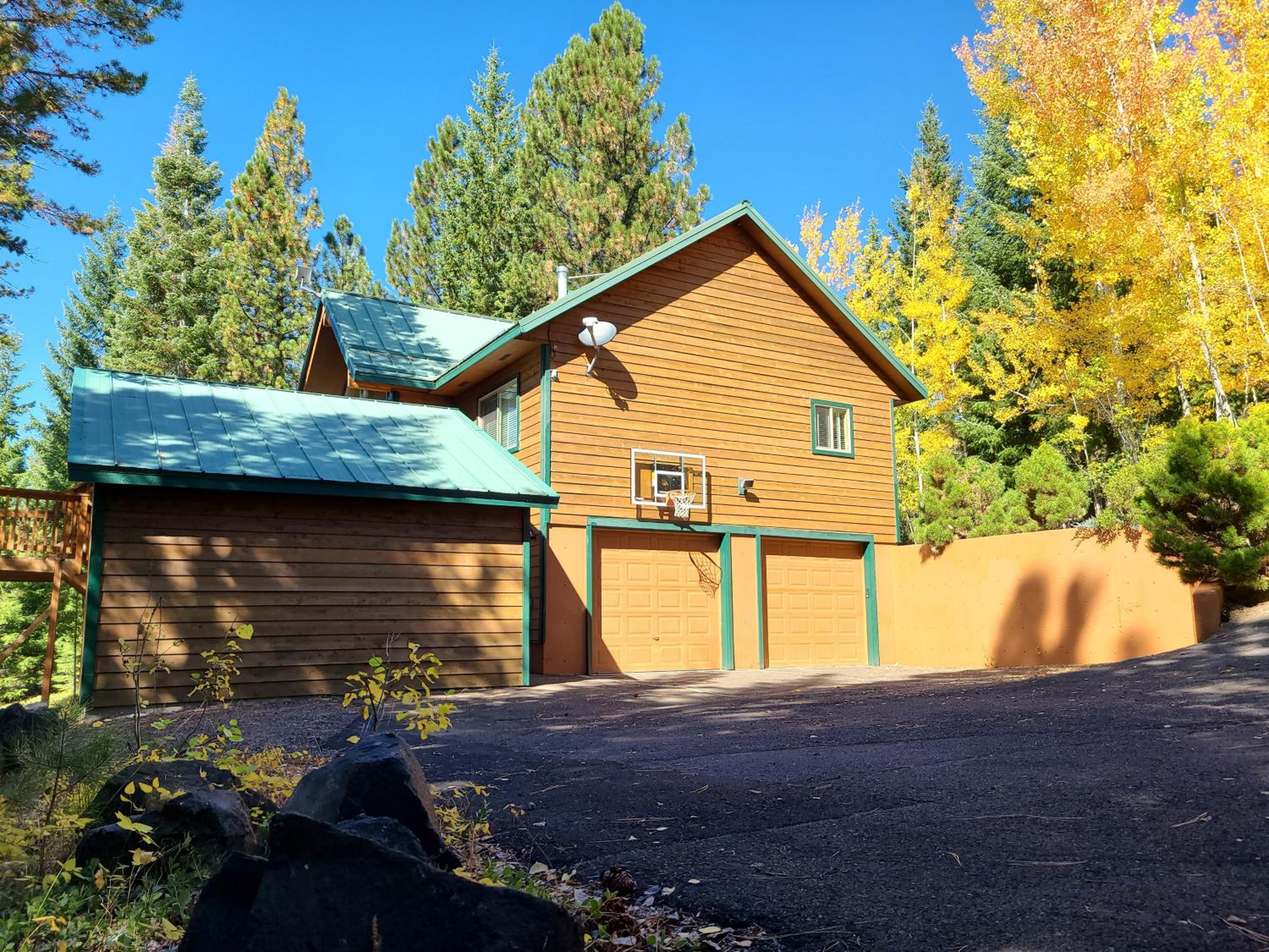 Large Mountain Home Near Crescent, Odell, and Crater Lakes. Family Reunion Home! view 5