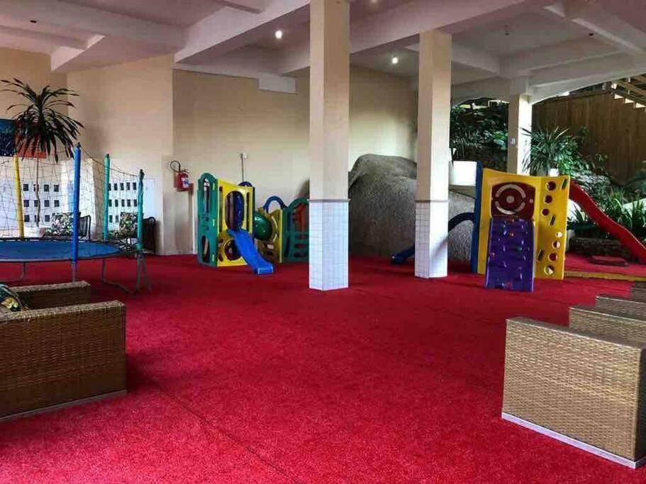 Apartamentos com piscinas na praia de Bombas