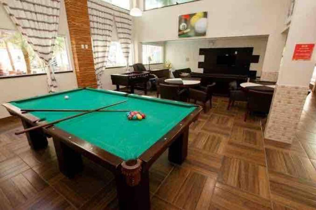 Apartamentos com piscinas na praia de Bombas