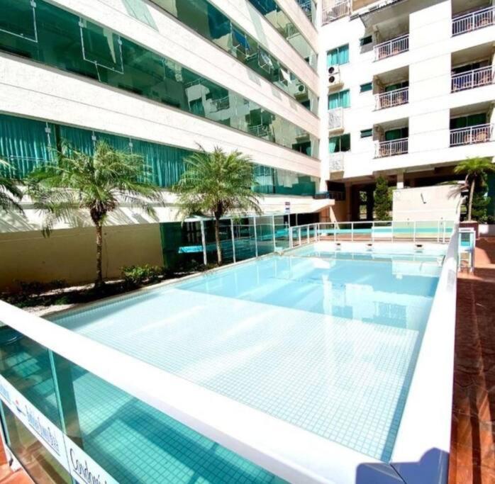 Apartamentos com piscinas na praia de Bombas