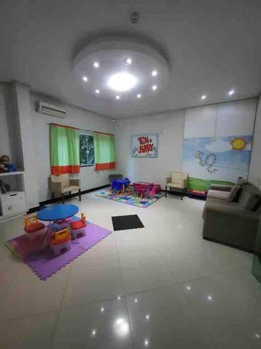 Apartamentos com piscinas na praia de Bombas