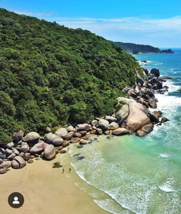 Apartamentos com piscinas na praia de Bombas