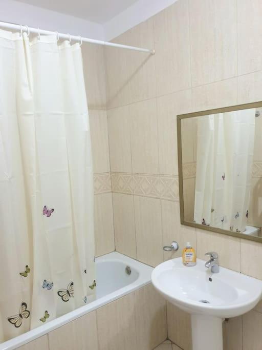Lovely 2-bedroom rental apartment in Tirana center