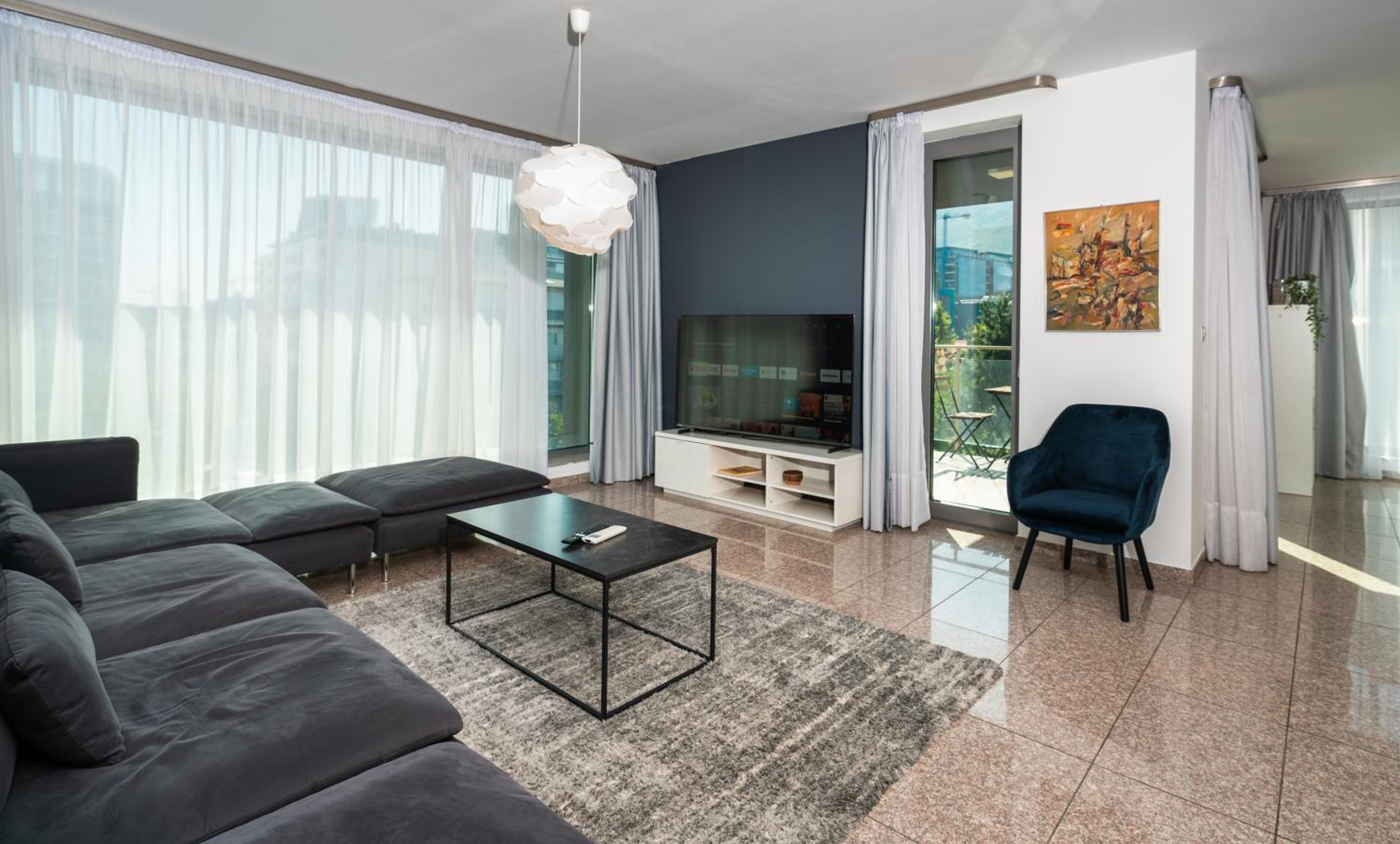 Vertigo Modern 2-Bedroom Apartment with Parking & Vitosha View