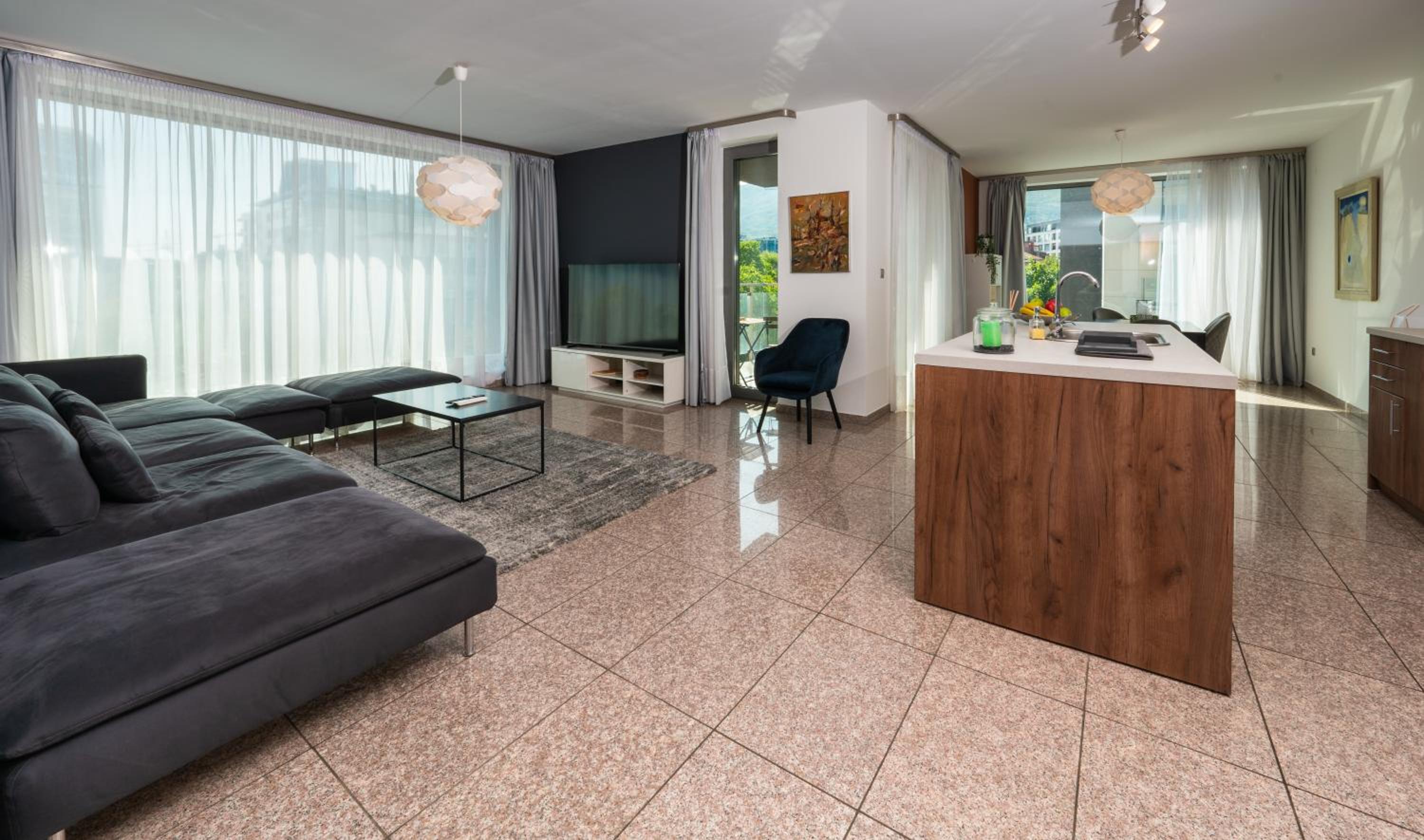 Vertigo Modern 2-Bedroom Apartment with Parking & Vitosha View
