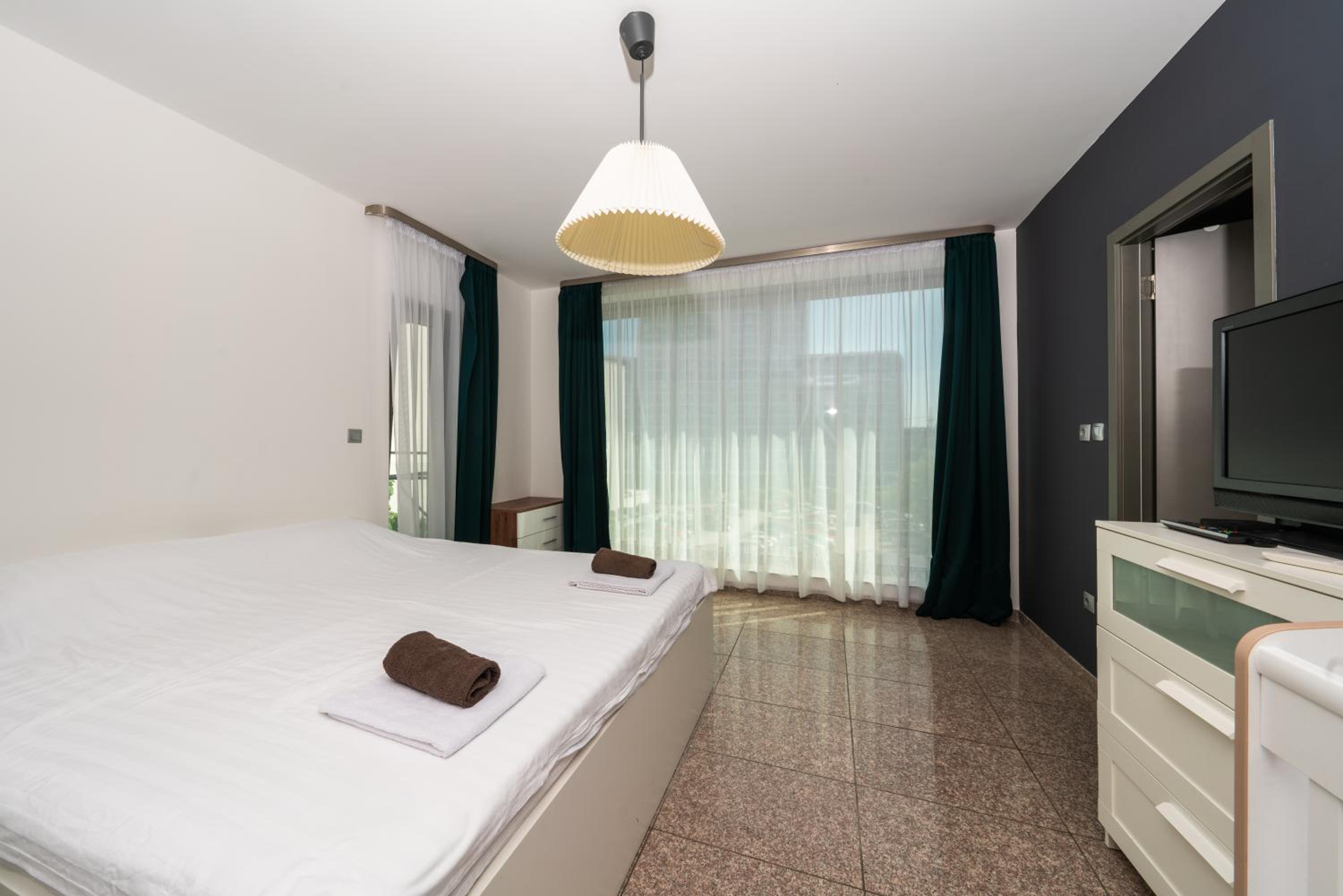 Vertigo Modern 2-Bedroom Apartment with Parking & Vitosha View