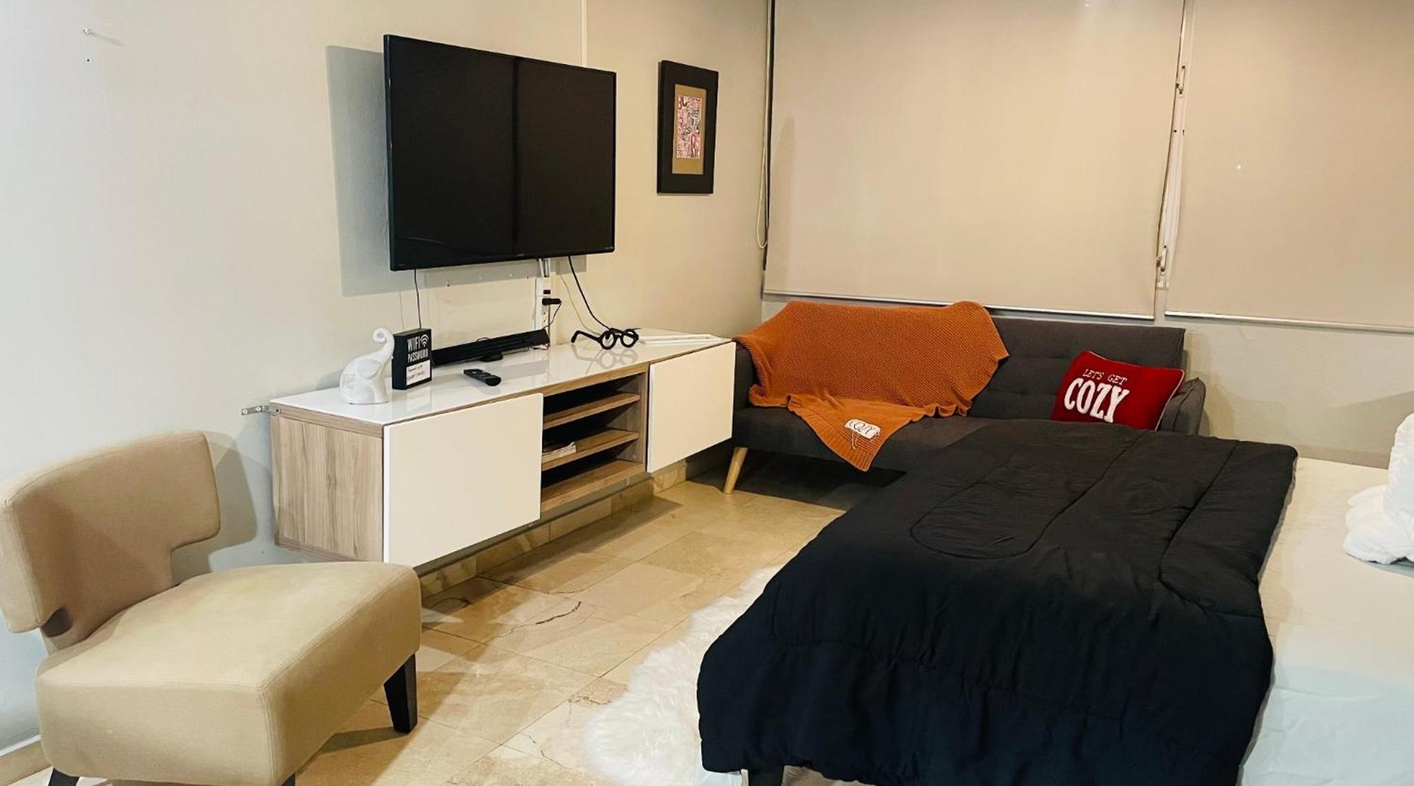 Studio at Miramar & Distrito Mobile view 4