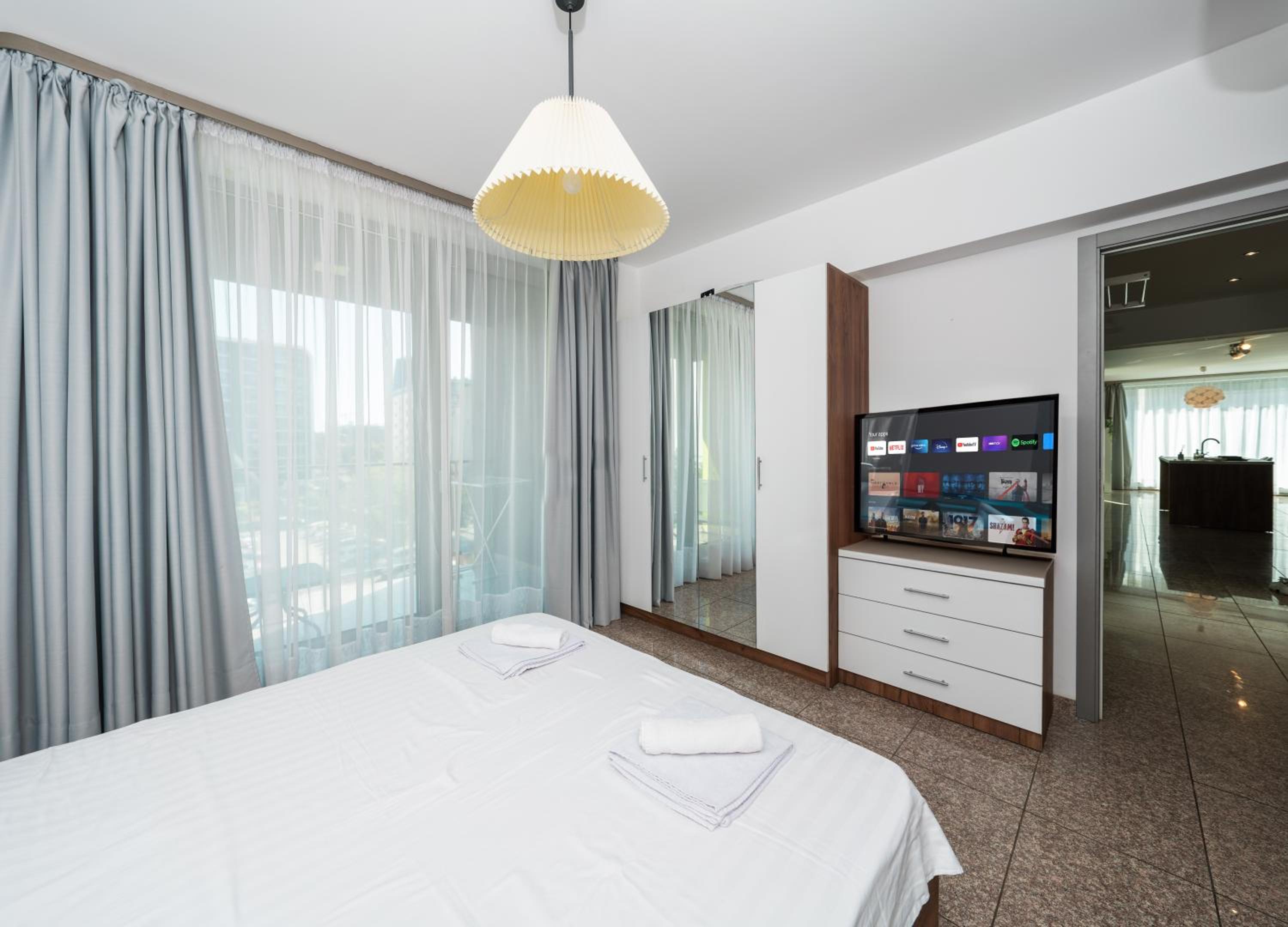Vertigo Modern 2-Bedroom Apartment with Parking & Vitosha View