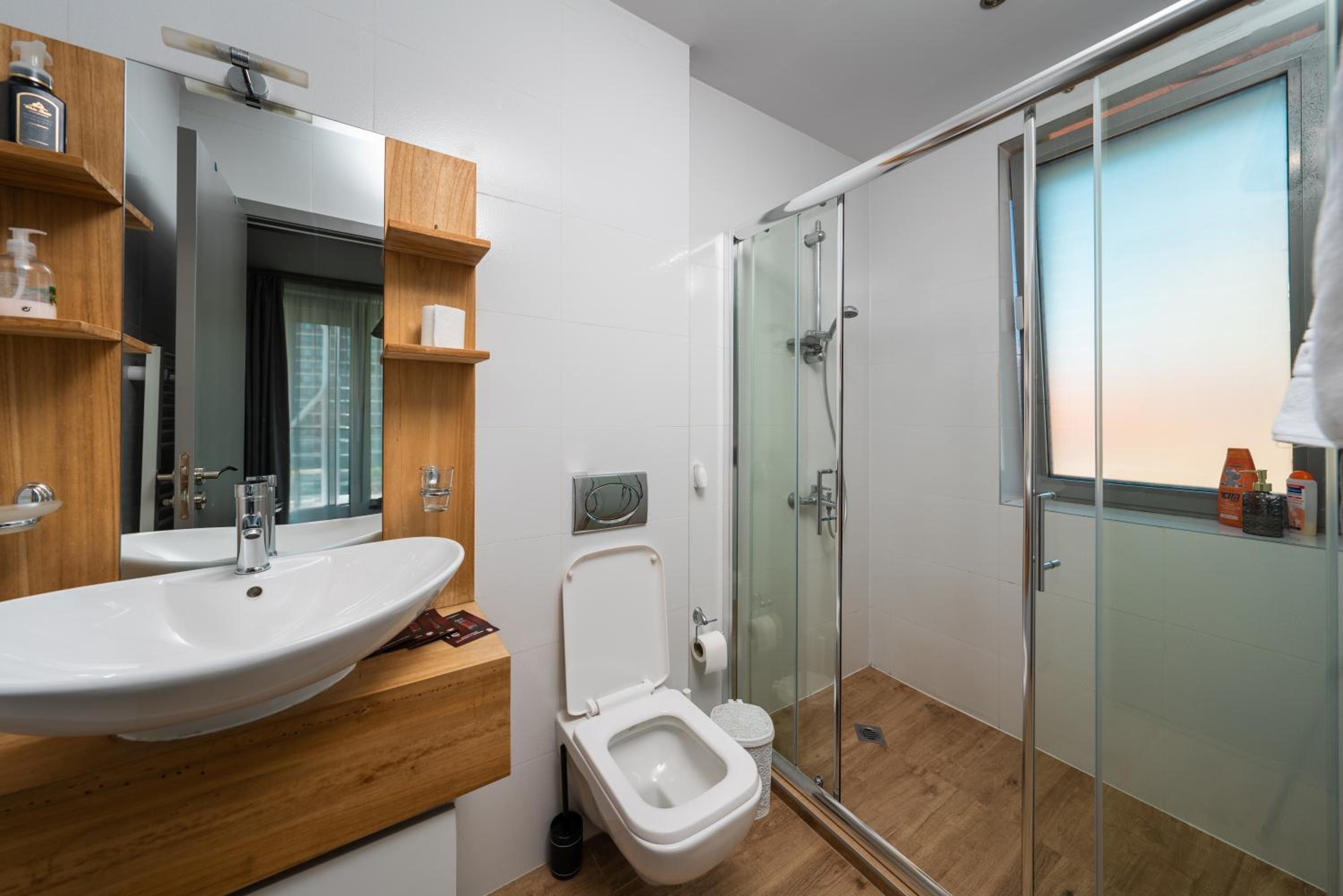 Vertigo Modern 2-Bedroom Apartment with Parking & Vitosha View