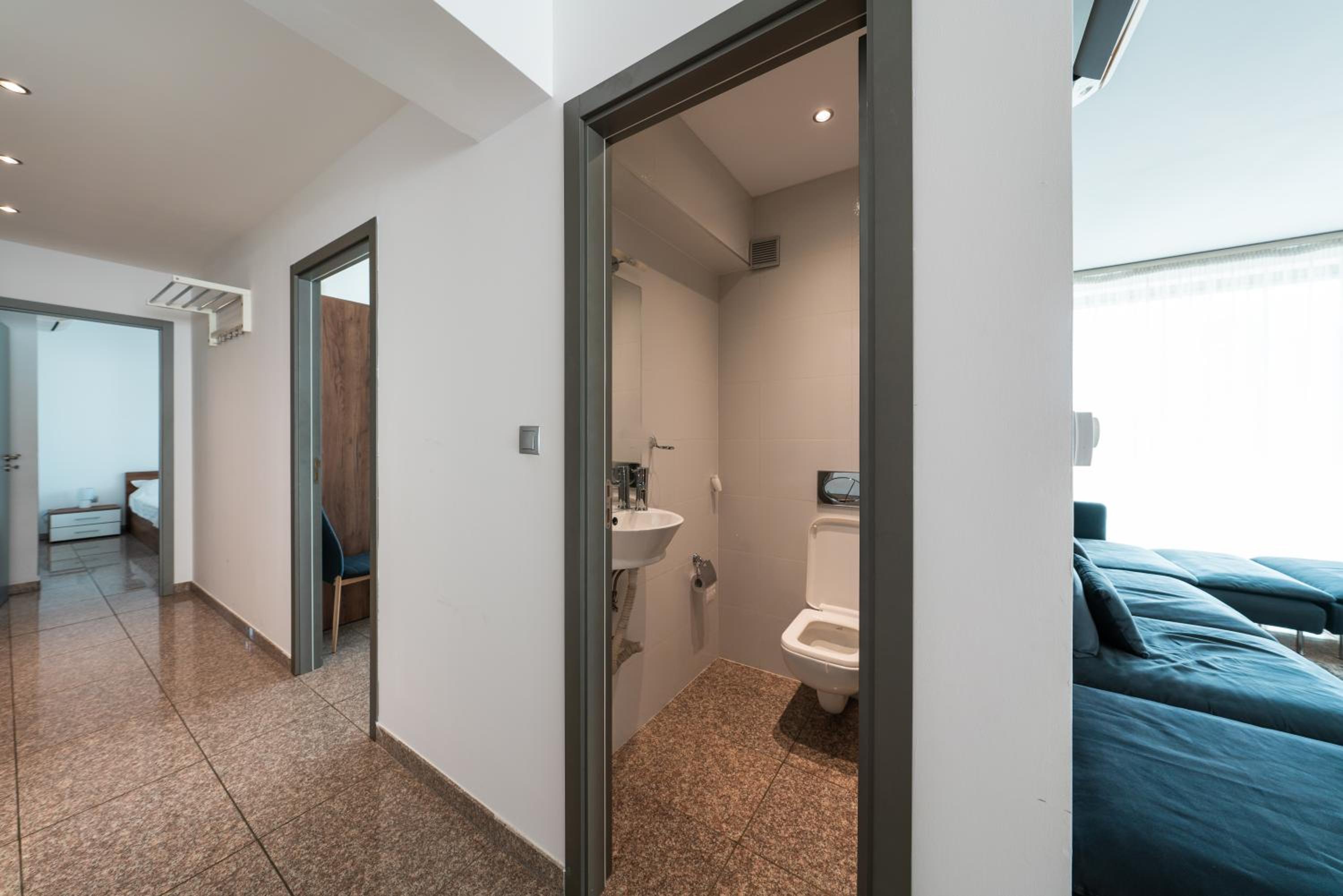 Vertigo Modern 2-Bedroom Apartment with Parking & Vitosha View