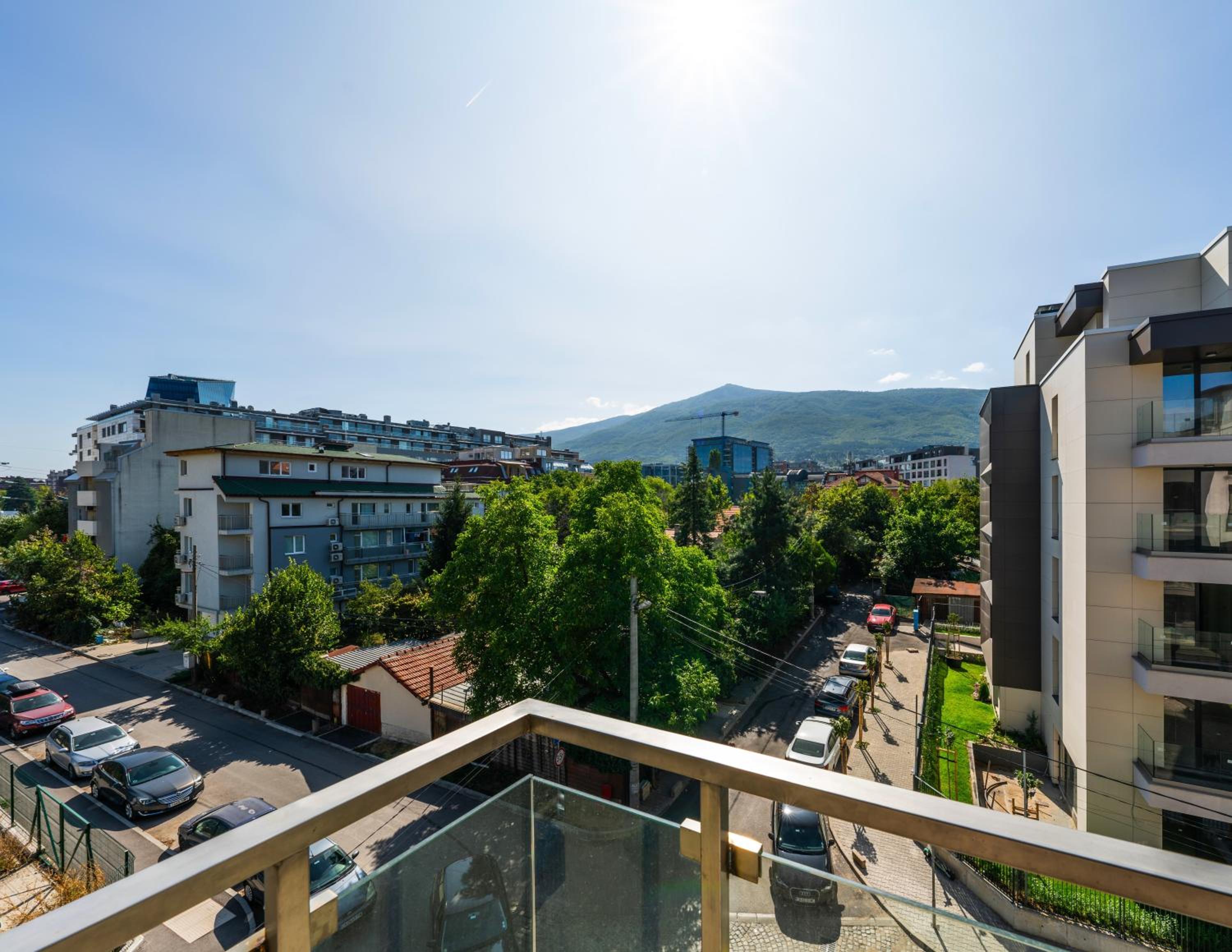 Vertigo Modern 2-Bedroom Apartment with Parking & Vitosha View