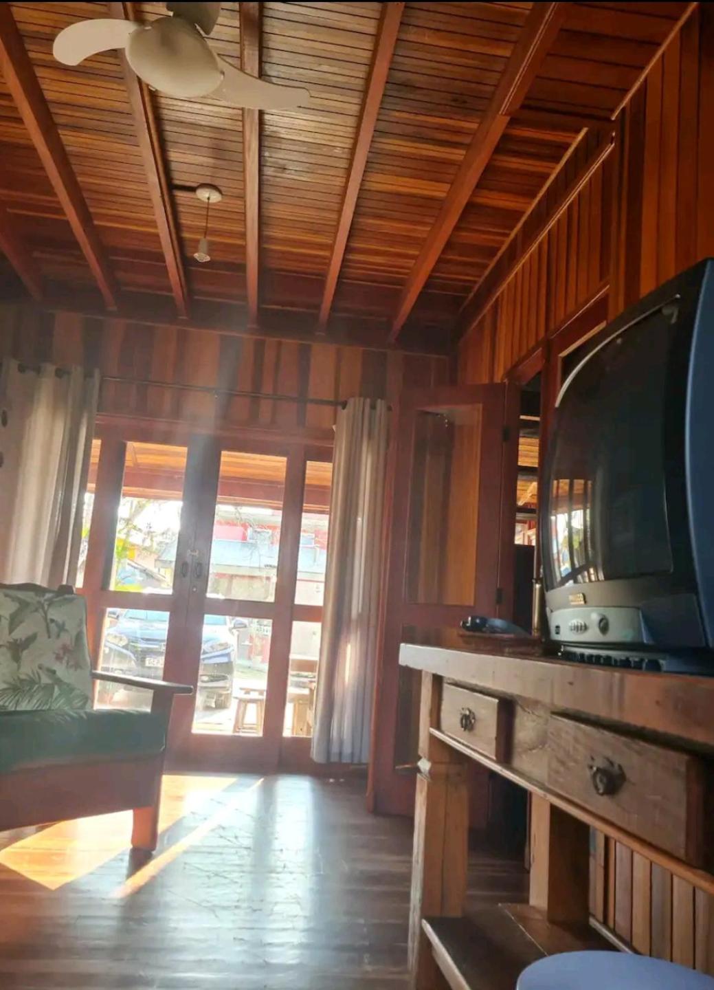Casa Grande de praia em condomínio fechado na Lagoinha Ubatuba
