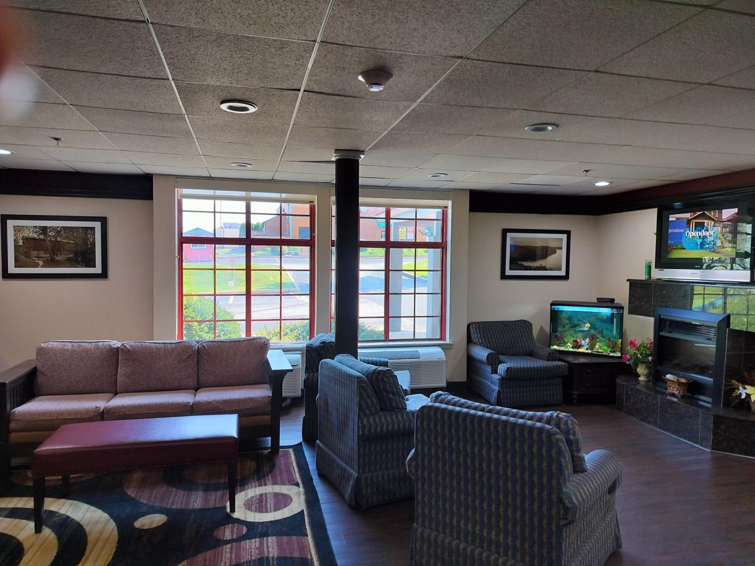 Red Roof Inn Lancaster view 4