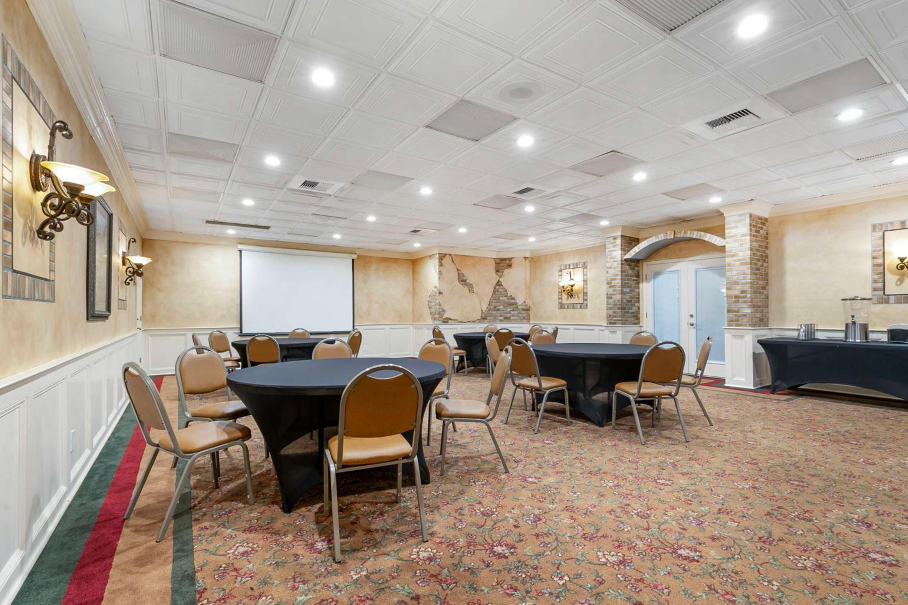 Best Western Plus Westbank - Property Image 11