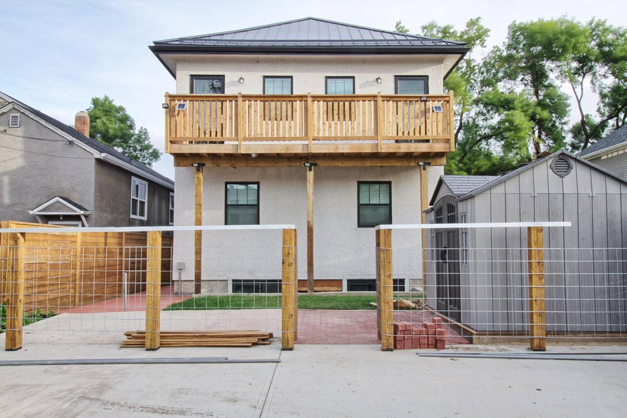 Brand New Dt 1 Br Close To All Edmonton, Canada
