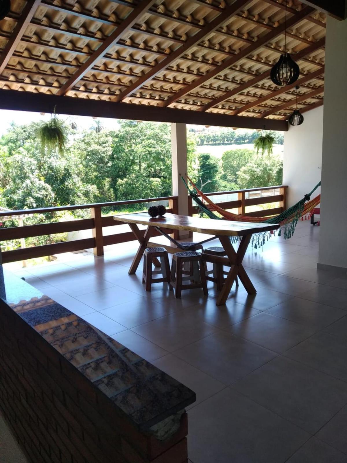 Casa ampla com piscina