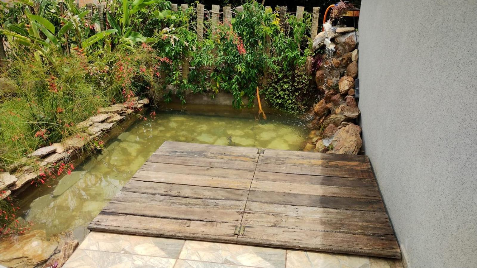 Casa ampla com piscina