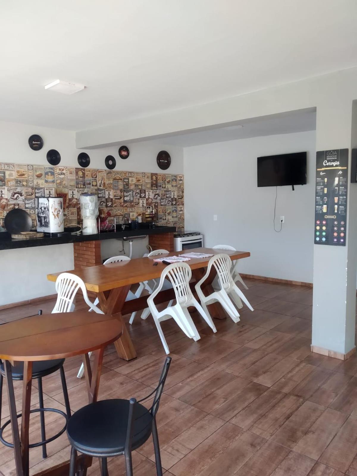 Casa ampla com piscina