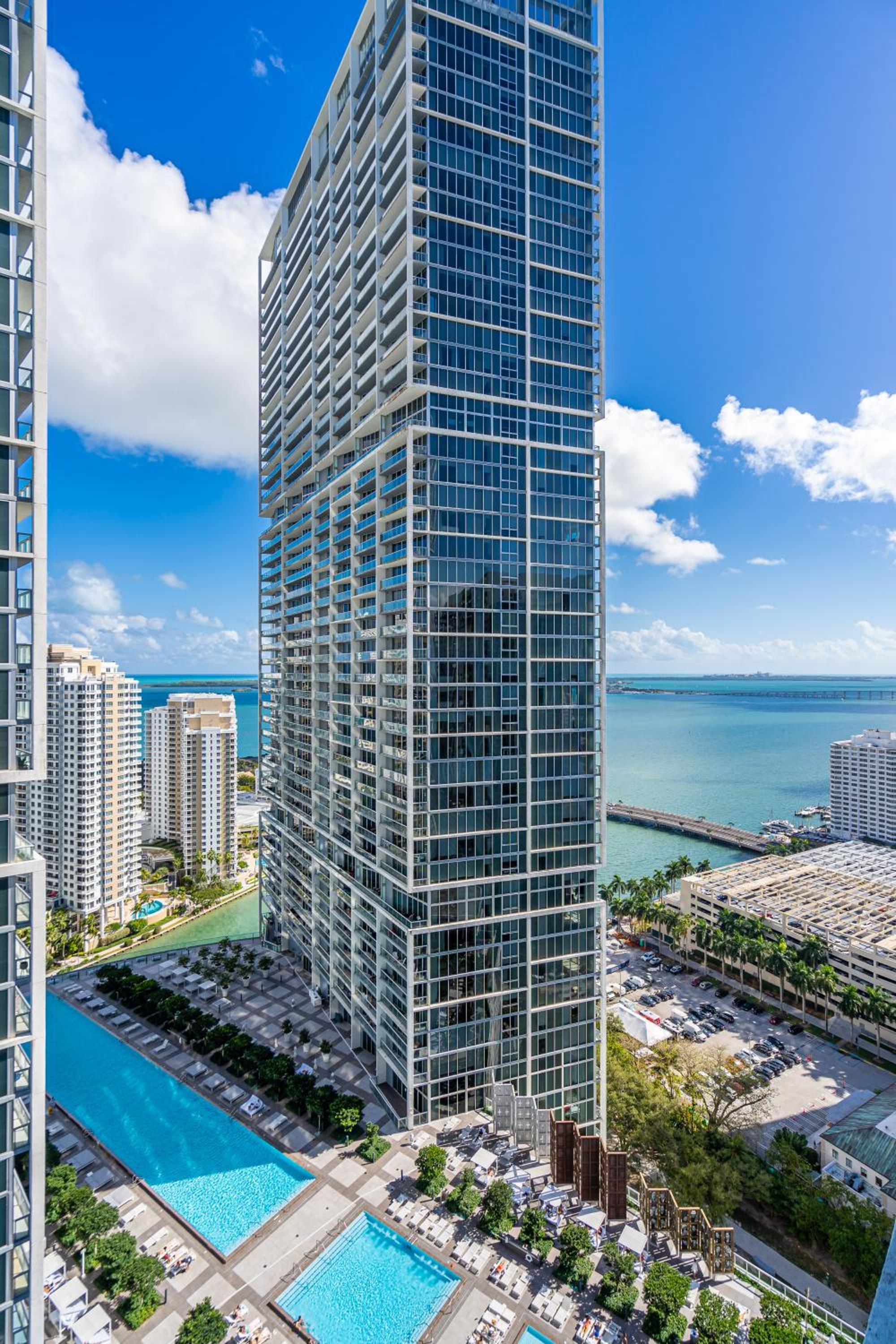 Luxurious Condo at ICON with Views