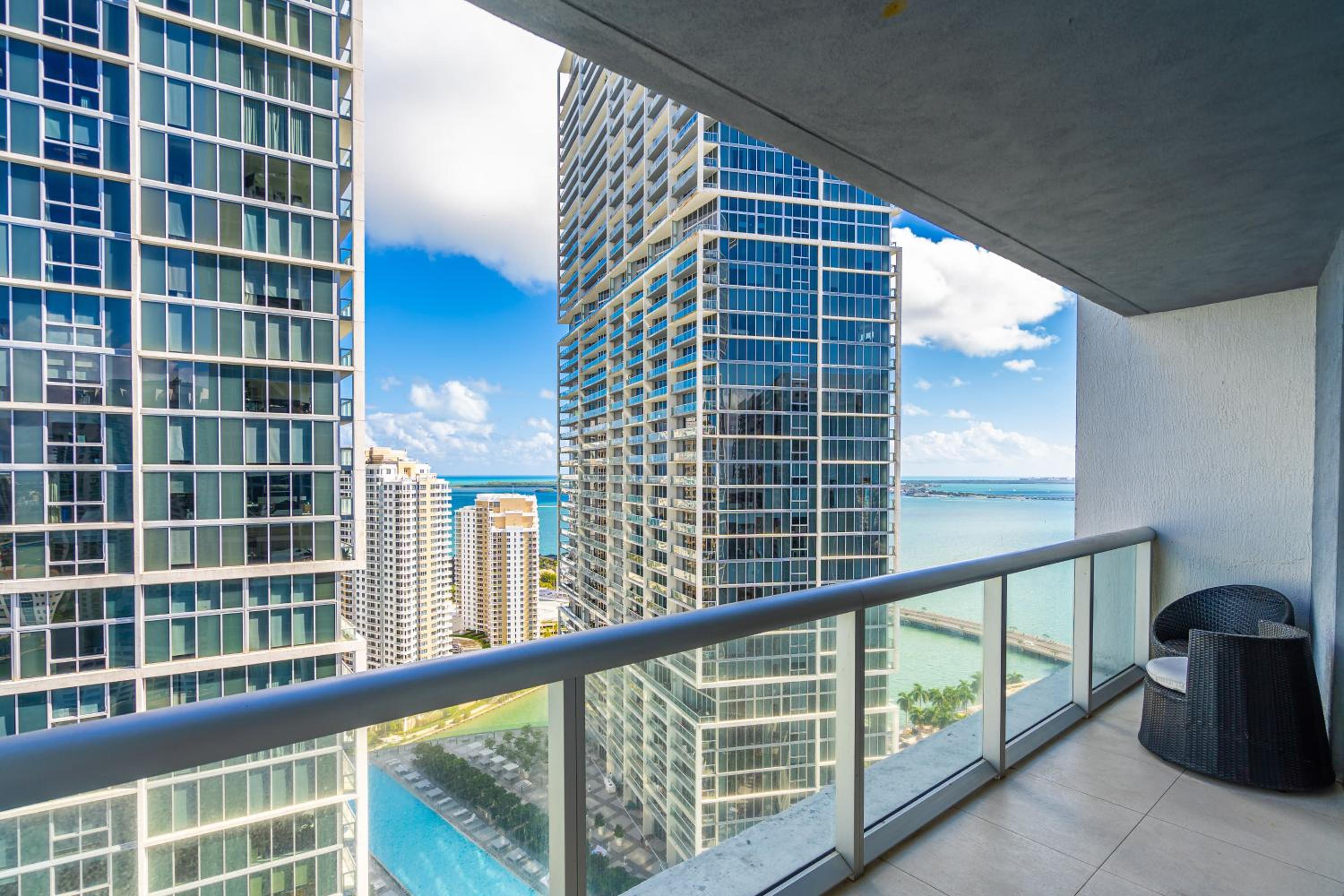 Luxurious Condo at ICON with Views