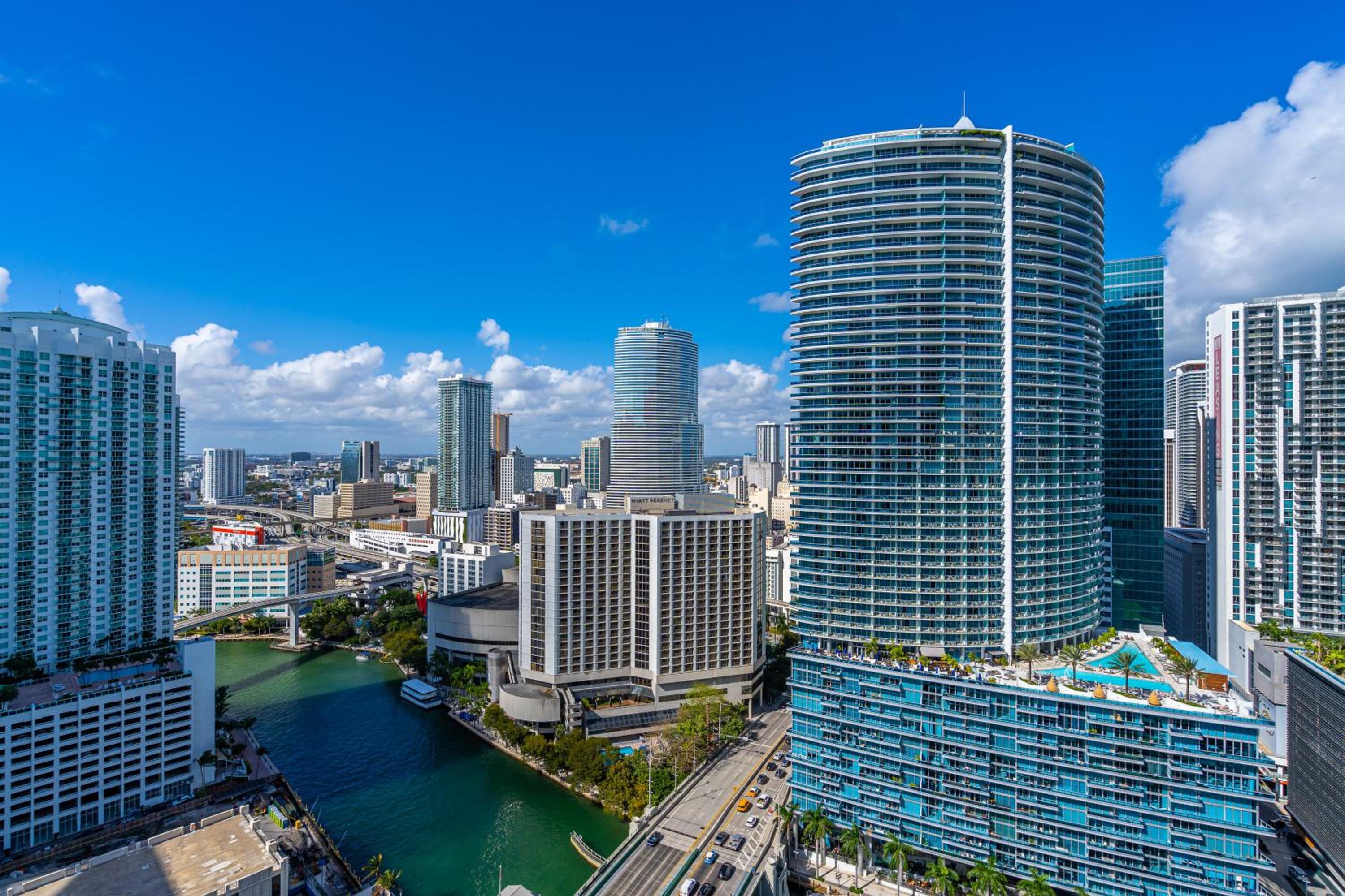 Luxurious Condo at ICON with Views