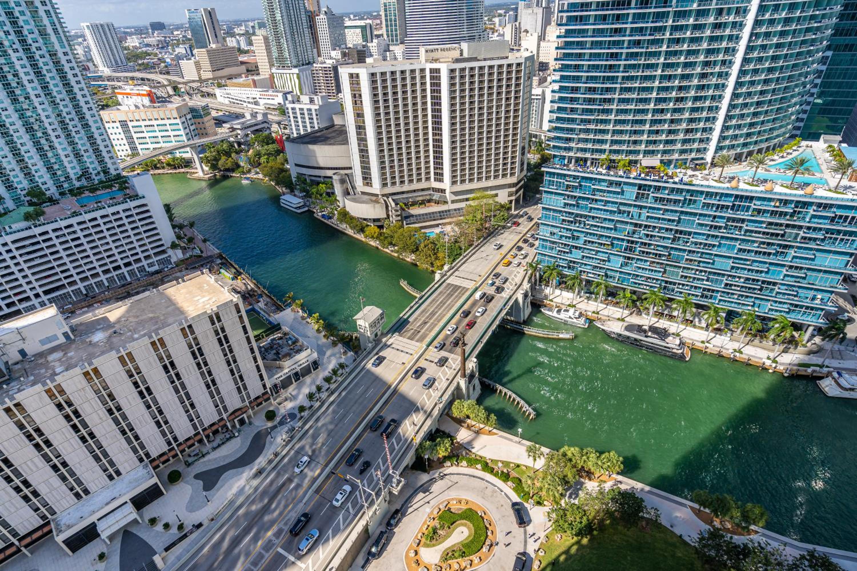 Luxurious Condo at ICON with Views