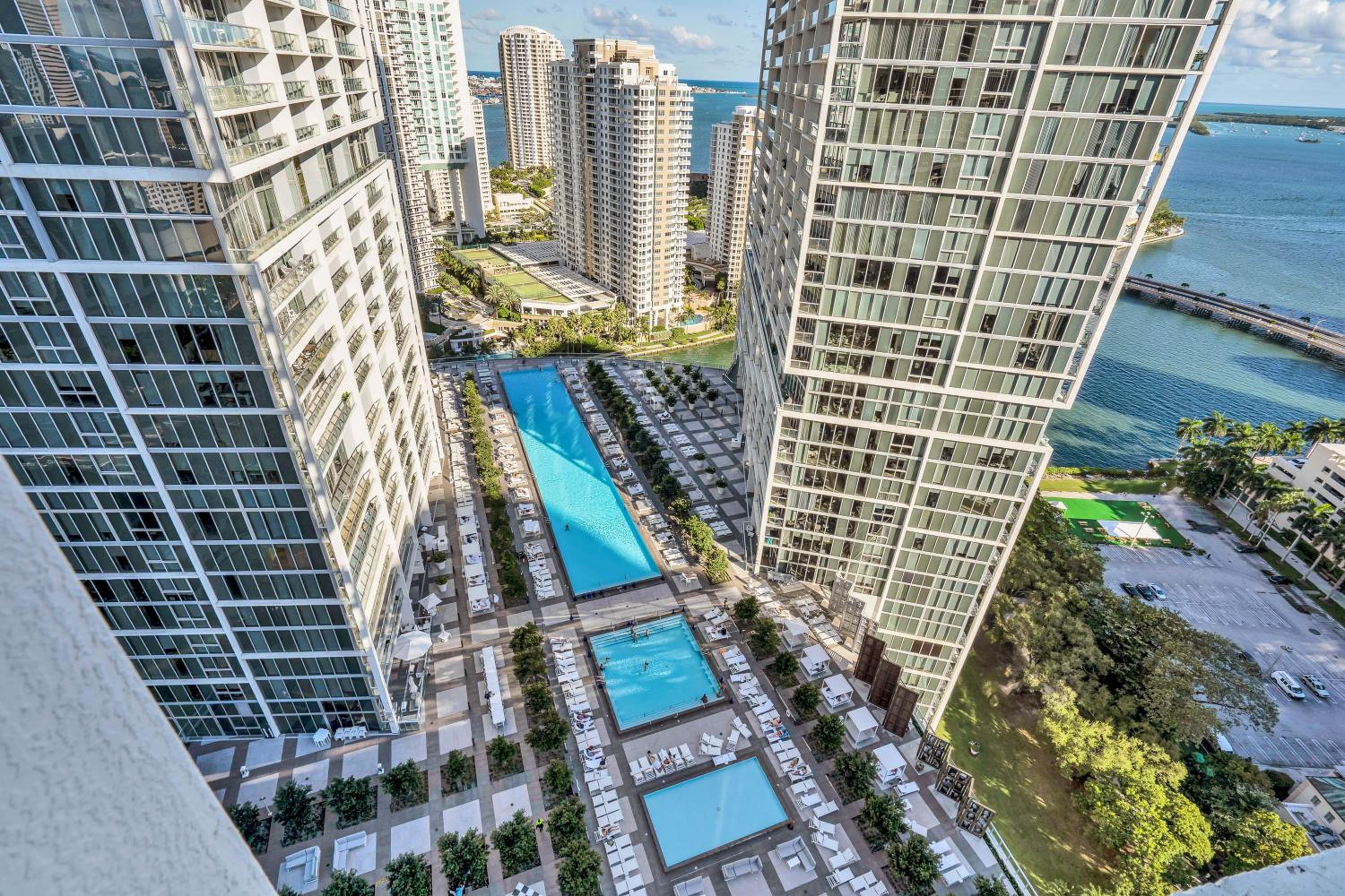Luxurious Condo at ICON with Views