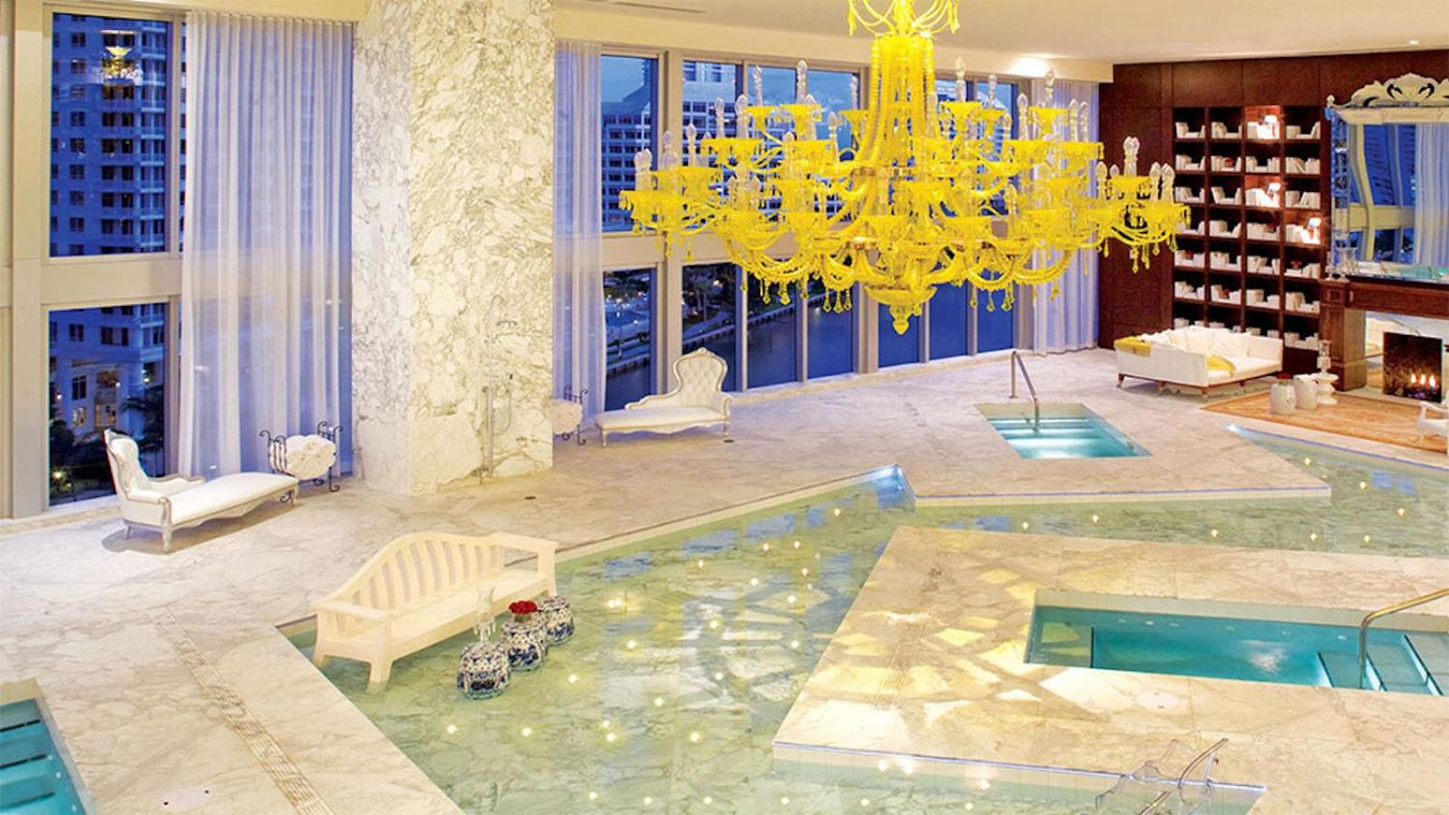 Luxurious Condo at ICON with Views