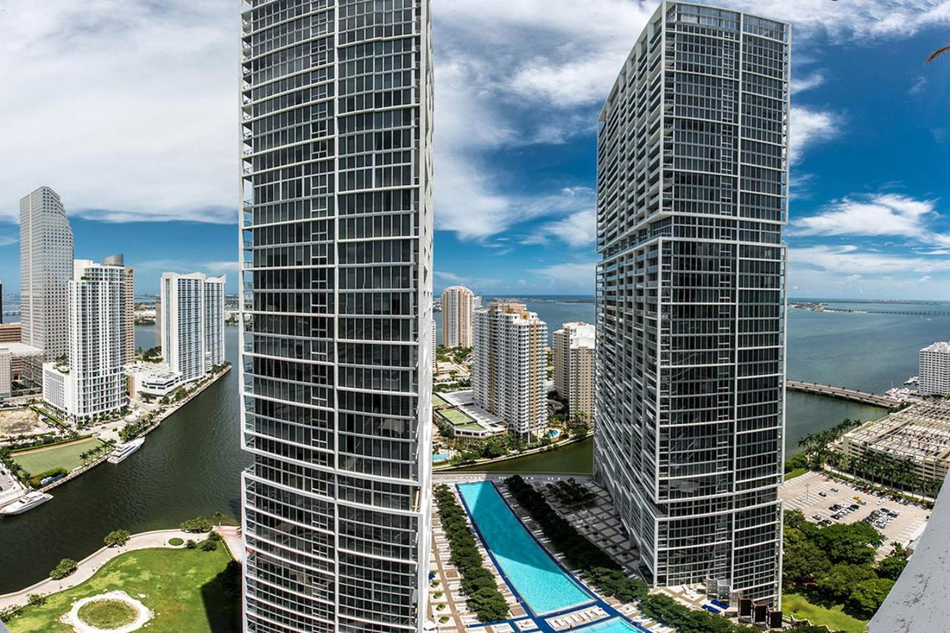 Luxurious Condo at ICON with Views